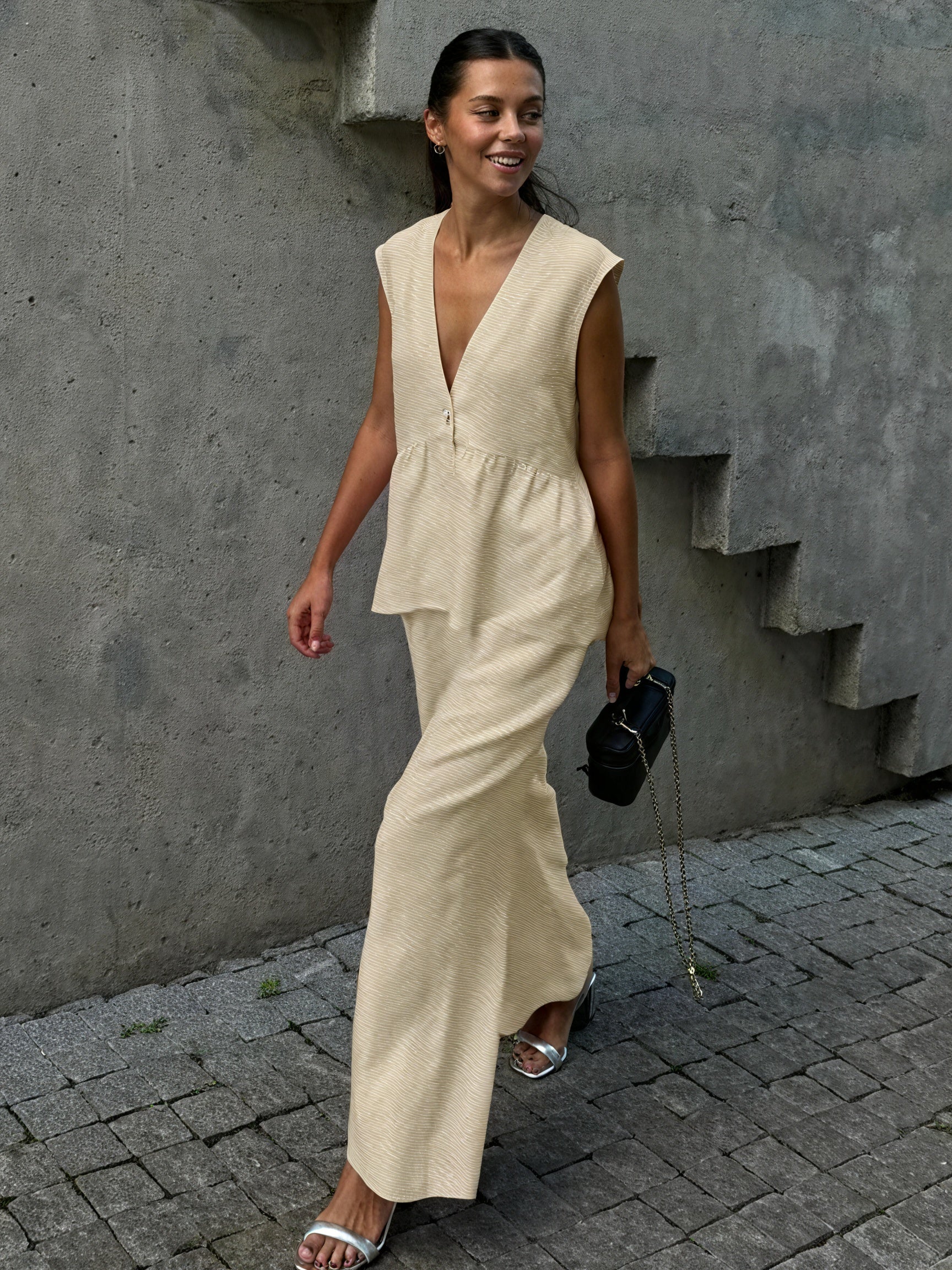 Women's Linen Two-Piece Outfit – Sleeveless V-Neck Top, Wide-Leg Pants-83272-f4de8f55-5acf-4d12-aacf-08c7b8ad49f0